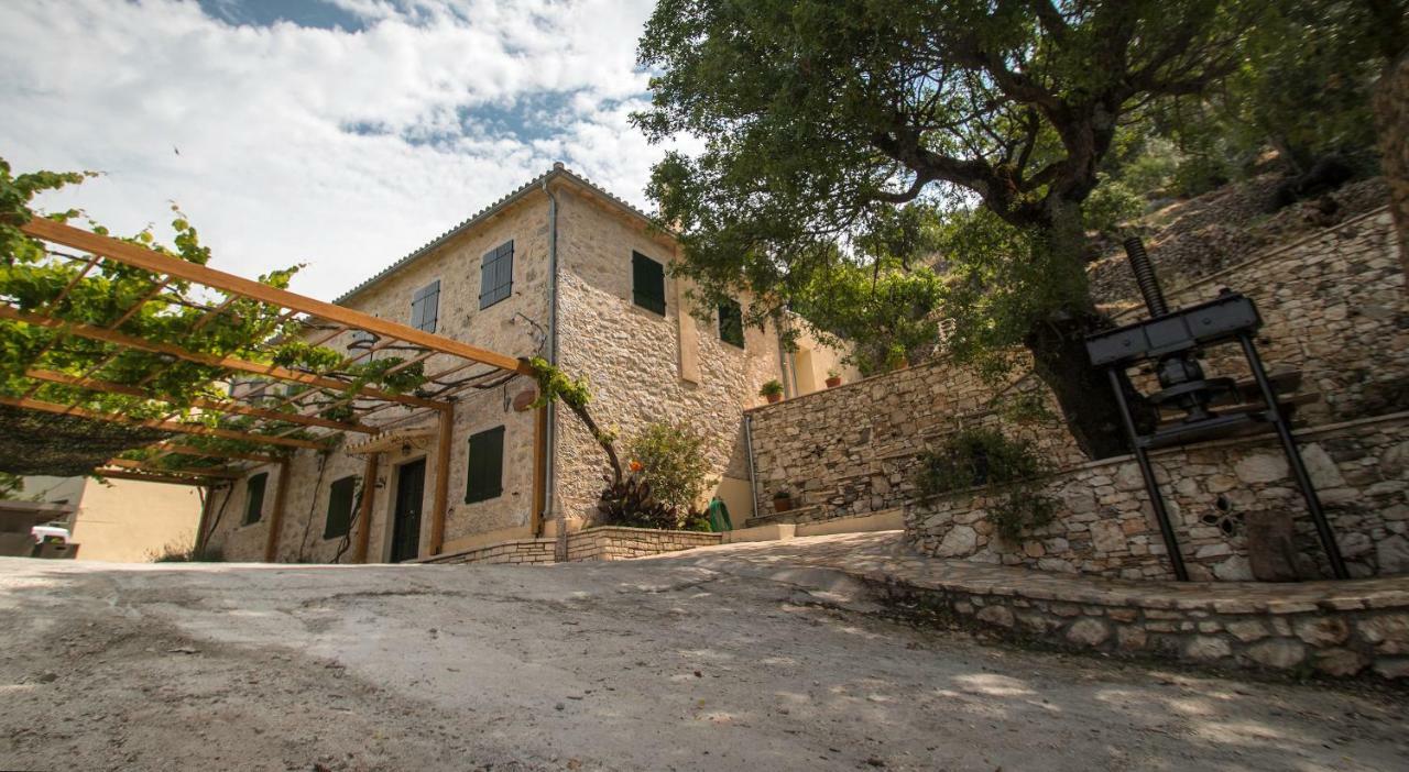 Gasthaus Castelli Olive Press Acharavi  Exterior foto